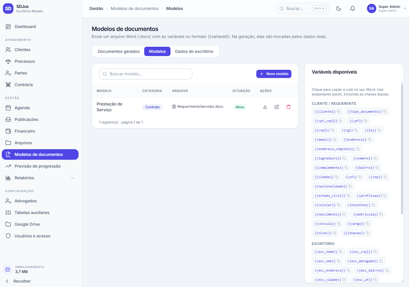 Tela de modelos de documentos do SDJUS com variáveis disponíveis para gerar petições e contratos